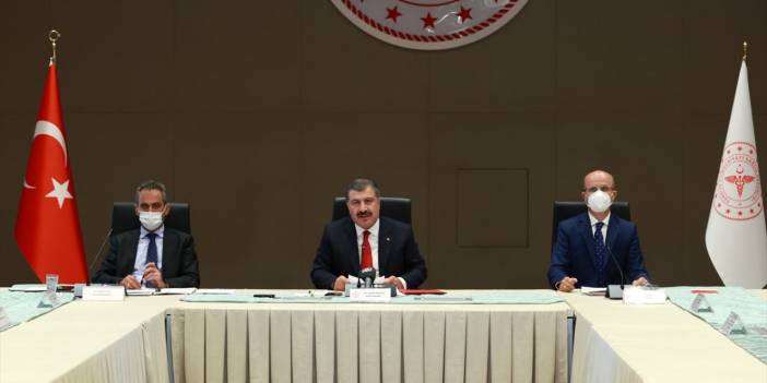 Bakan Koca, Bilim Kurulu'nun ardından vakaların en yoğun olduğu yaş grubunu açıkladı