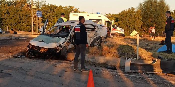 Katliam gibi kaza! İki otomobil çarpıştı: 6 ölü