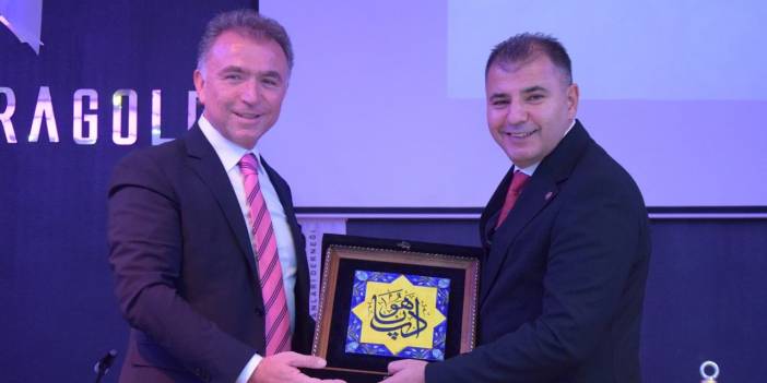 Ünlü iş adamı KONYAGİAD'ın organizasyonuyla genç iş insanlarıyla buluştu