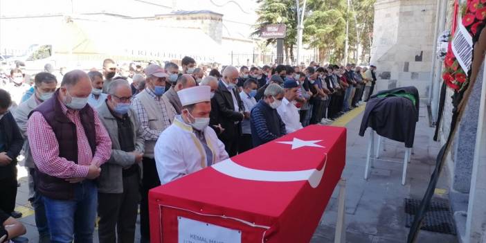 Uzman Çavuş Kemal Hayta, Konya'da toprağa verildi! Eşi ve oğlu tekerlekli sandalye ile geldi