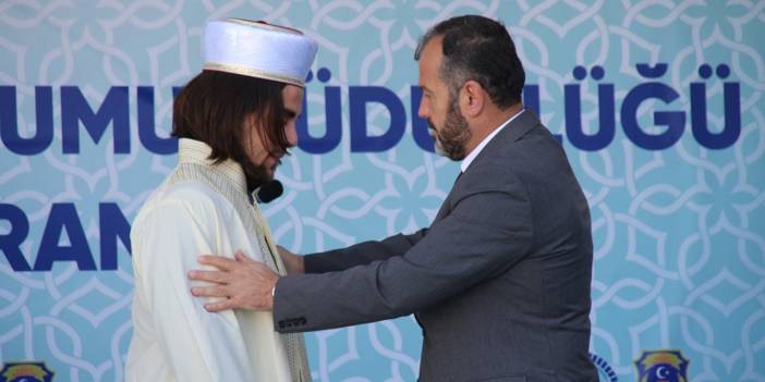 Konya E Tipi Kapalı Cezaevinde 2 mahkum daha 'hafız' oldu! Cübbeleri törenle giydirildi