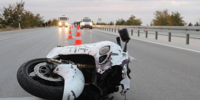 Konya yolunda motosikletiyle otomobile çarpan öğretmen hayatını kaybetti