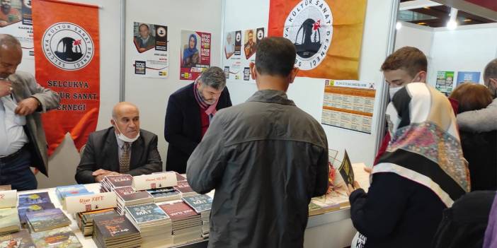 Prof. Dr. Hüseyin Muşmal, 'Konya Kitap Günleri'nde okurlarıyla buluştu