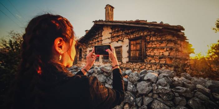 Konya’nın komşu ilçesindeki tarihi düğmeli evler turistlerin gözdesi