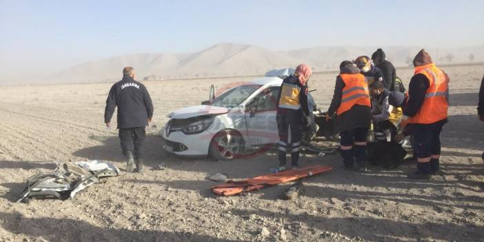 Son Dakika: Konya'da kamyonla otomobil çarpıştı: 2 ölü, 1 yaralı
