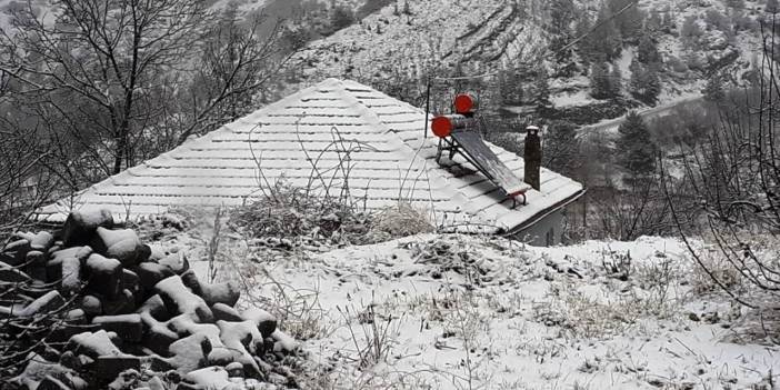 Konya’nın bir ilçesinde daha kar sevinci! 5 santimetreye ulaştı