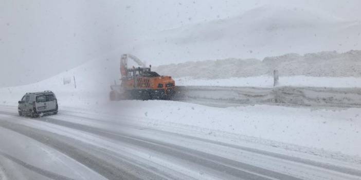 Kar kalınlığının 1,5 metreye ulaştığı Konya-Antalya kara yolunda son durum