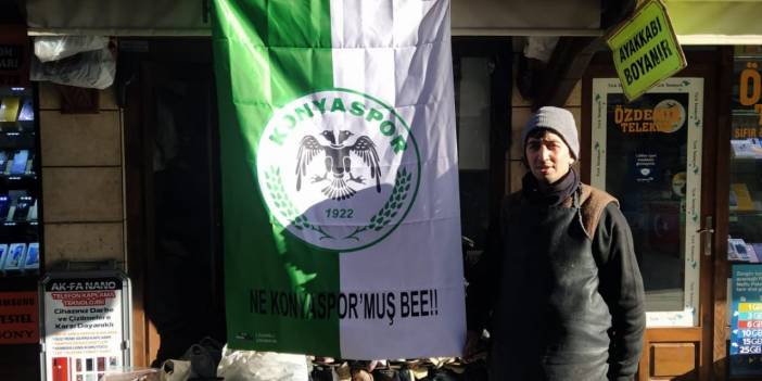 Konyaspor Başkanı Özgökçen’den bayrak ve kombine jesti