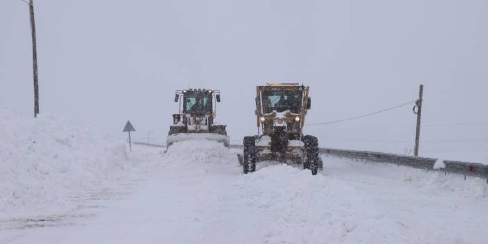 Konya'da ekipler kar ve buzlanmaya karşı 31 ilçede görev başında