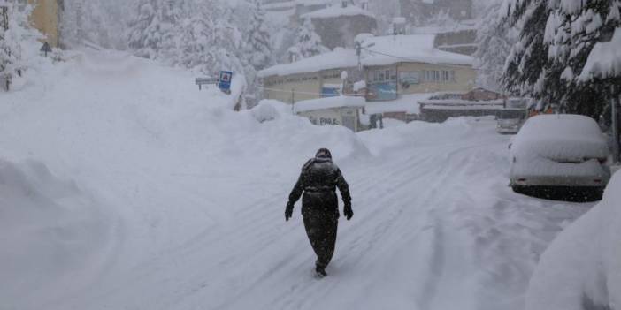 Konya'nın bu ilçesinde kar kalınlığı 2 metreyi buldu