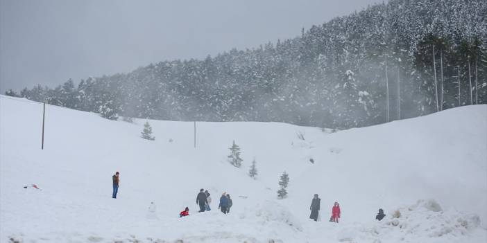 Konya yolculuğunda kayak ve kar topu molası