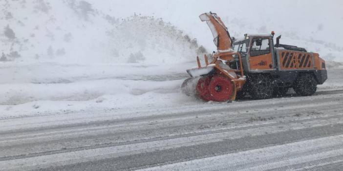 Konya Antalya yolunda son durum! Kar kalınlığı 60 santimi geçti