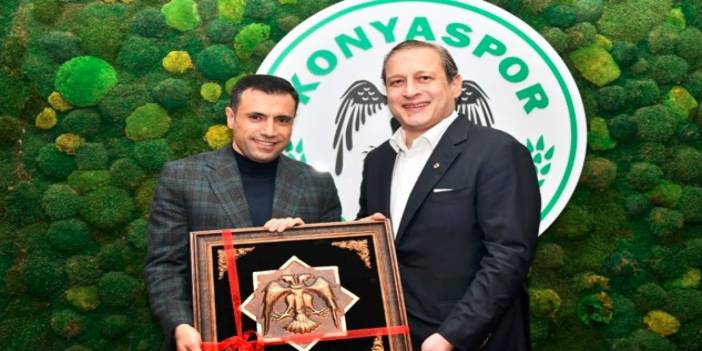 Başkan Özgökçen’den Burak Elmas’a hediye