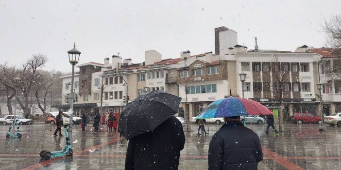 Konya’da beklenen kar yağışı başladı