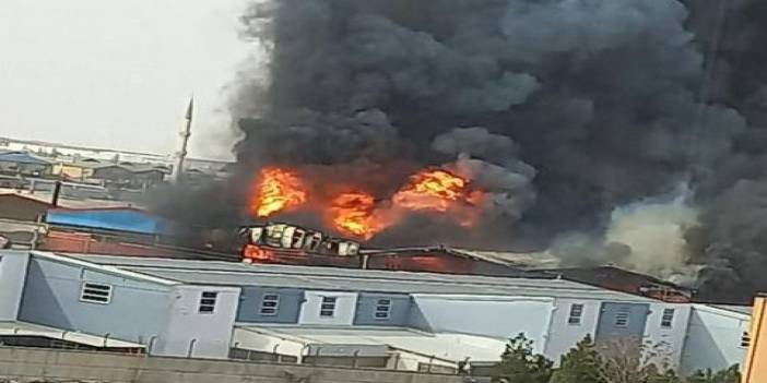 Son Dakika: Konya'da büyük yangın! Mobilya mağazası alevler içinde kaldı
