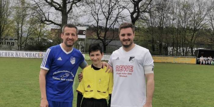 Almanya’da 13 yaşındaki Türk genci futbol hakemi oldu