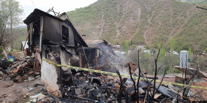 Konya Bozkır’da yanan evin enkazındaki cansız bedenlere ulaşıldı