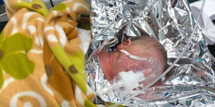 Vicdansızlığın böylesi! Yeni doğan bebeği poşete koyup sokağa attılar