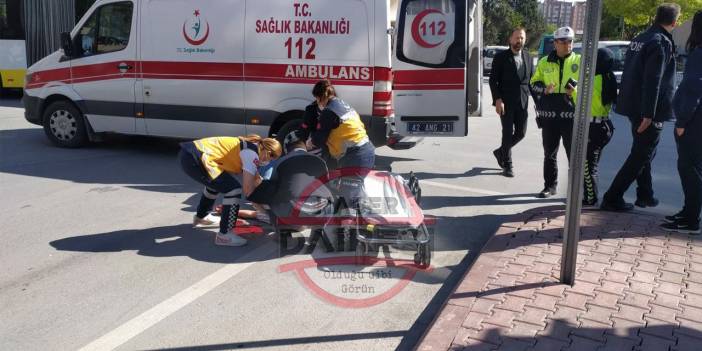 Konya’da kırmızı ışıkta geçen yolcu minibüsü yayaya çarptı