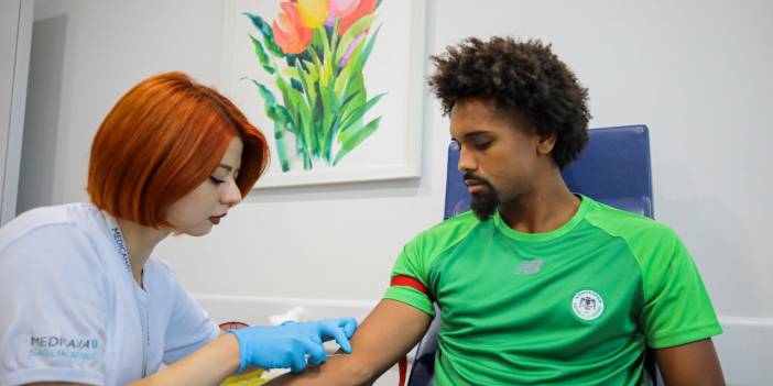 Konyasporlu futbolcular sağlık kontrollerinden geçti