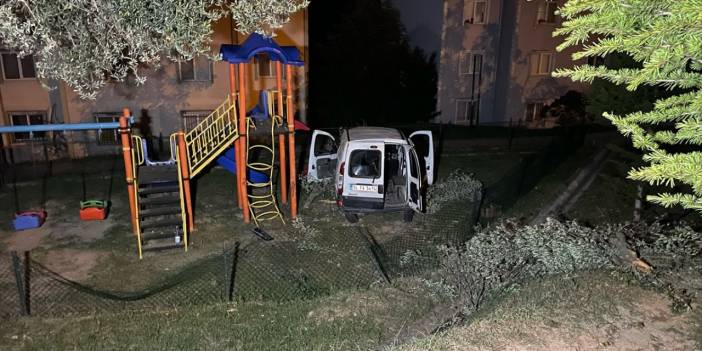 Hafif Ticari araç çocuk parkına uçtu: 1 ölü, 1 yaralı var