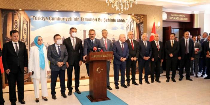 Okullarda kayıt parası alınabilir mi? Bakan Özer noktayı koydu