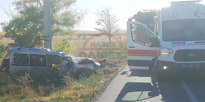 Son Dakika: Konya’da araç beton direğe çarptı! 2 ölü, 3 yaralı var