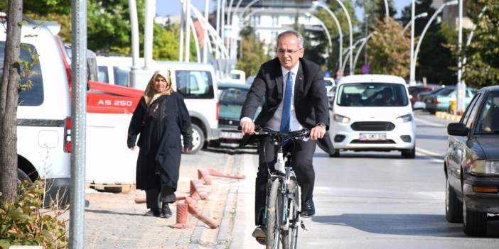 Yer Konya! Bisiklet üzerindeki ismi gören dönüp bir daha baktı