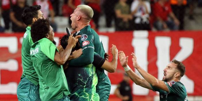 Francisco Calvo kampa dahil oldu! "Sizleri özlettim"