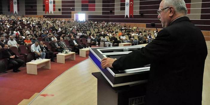 Bir kelime Rektörün başını yaktı! İstifa etti