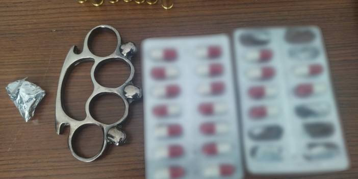 Konya'da okul önünde uyuşturucu ve muşta ile yakalanan zanlı serbest kaldı