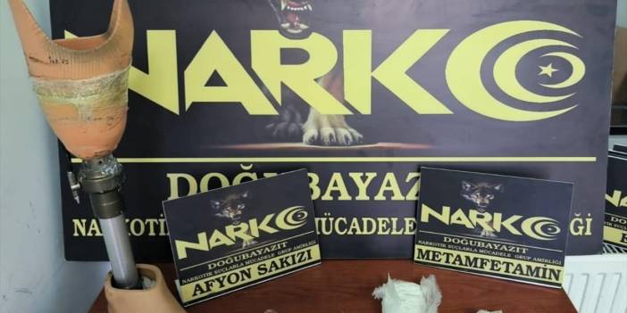Protez bacakta uyuşturucu çıktı