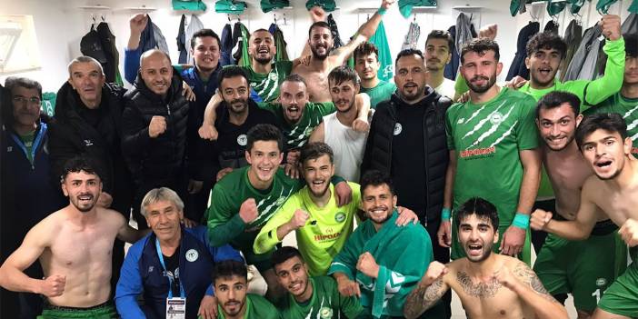 1922 Konyaspor’da galibiyet coşkusu! Soyunma odasını inlettiler