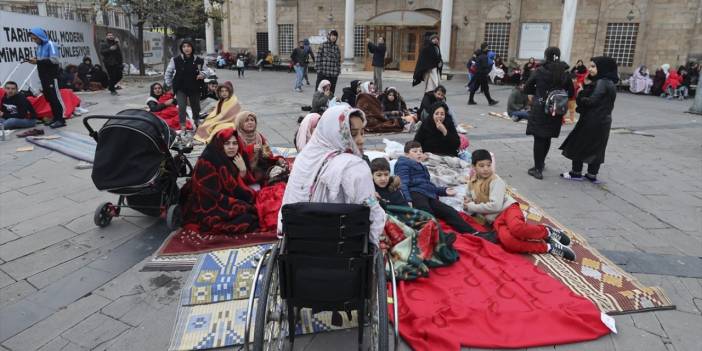 Deprem sonrası bazı illerde eğitime ara verildi