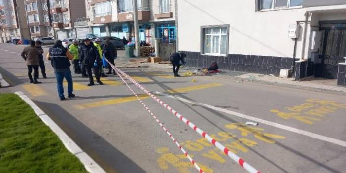 Sokakta kız arkadaşını öldürüp, canına kıydı