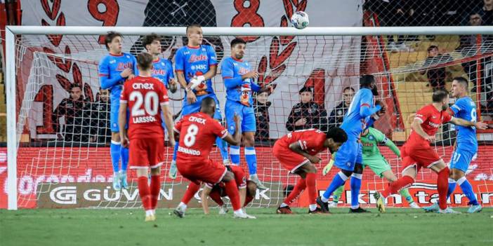 İlhan Palut takipte! Napoli maçını izledi