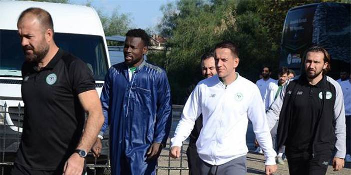 Konyaspor saf tutup Cuma namazı kıldı