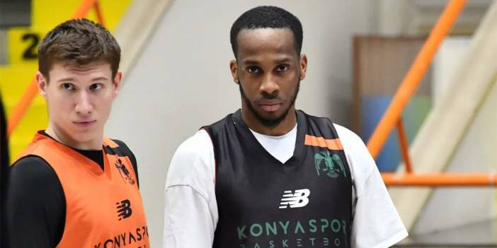 Konyaspor’un yeni transferi parkede! Takım arkadaşlarıyla tanıştı