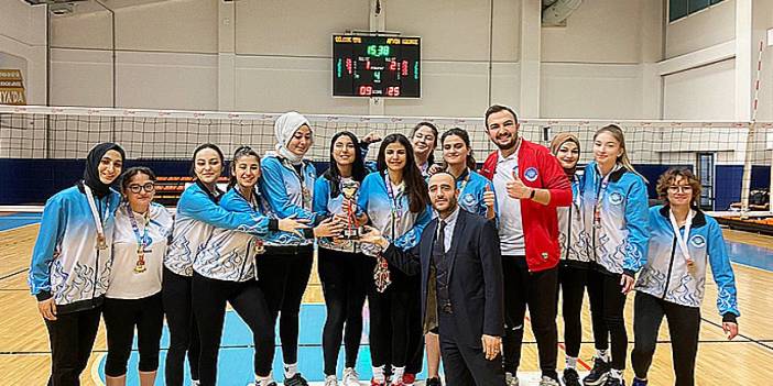 Konya’dan 2 üniversite kupayı müzesine götürdü