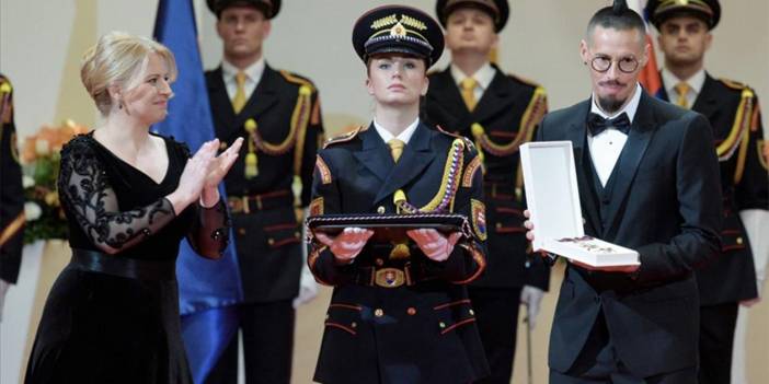 Trabzonspor'un yıldız ismine ülkesinde devlet nişanı verildi