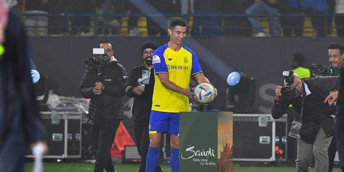 Al Nassr, Cristiano Ronaldo için imza töreni düzenledi