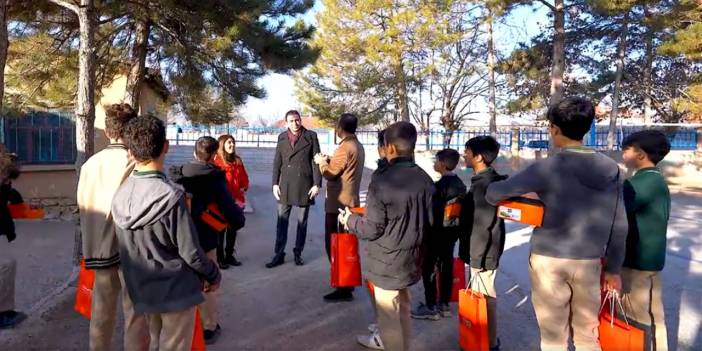 Konya’da öğrencilere Ahmet Çalık hediyesi