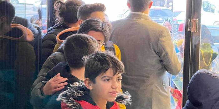 Konya’da şivlilikte para dağıtıldığını duyan buraya akın etti