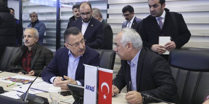 Fuat Oktay ve bazı bakanlar deprem çalışmalarını AFAD'dan koordine ediyor