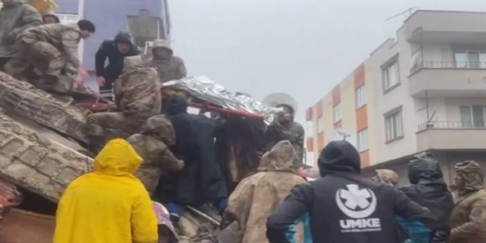 Kilis’te yıkılan evin enkazından 3 kişi yaralı olarak kurtarıldı