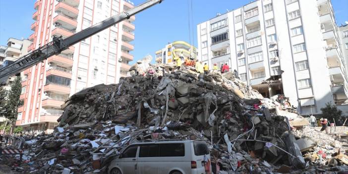 Utanç verici olay! Enkaz altındaki vatandaşları arayıp dalga geçtiler