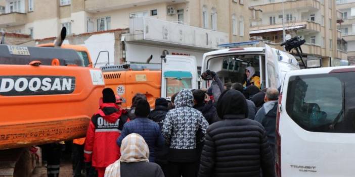 16 yaşındaki Aysun Yılmaz, 29 saat sonra sağ çıkartıldı