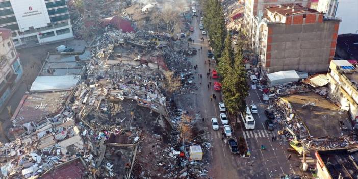 Charlie Hebdo'nun deprem karikatürüne tepki yağıyor