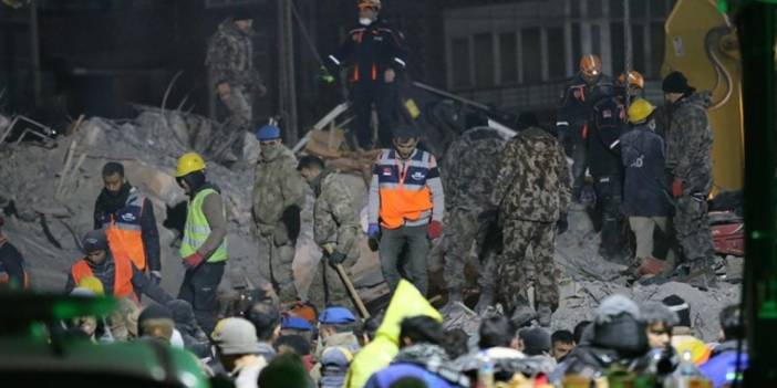 Charlie Hebdo'nun deprem karikatürüne Konya mezunu sanatçı böyle cevap verdi