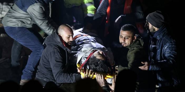 Hatay'da enkaz altında kalan Mesude öğretmen 49 saat sonra kurtarıldı